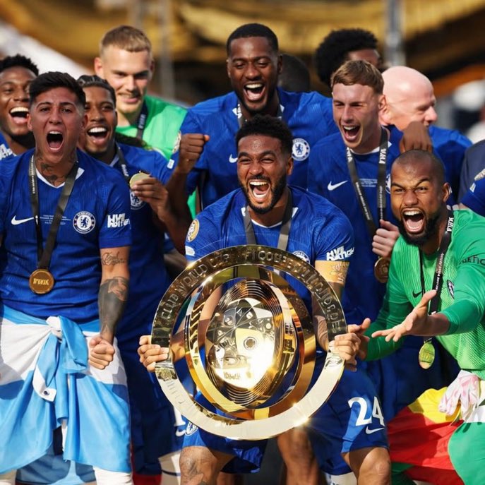 muyiwa_seun's tweet photo. Chelsea fans, should we just return this club World Cup trophy? enemies don plenty oo 🥺🥺🥺 https://t.co/sn4cT65g4a