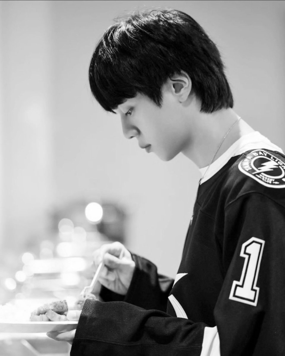 seokjin.bw ⁷ 🐹👨‍🚀ECHO ERA (@btsjin_bw) on Twitter photo 