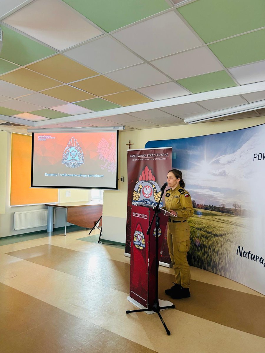 KPStargard's tweet photo. 27 lutego 2026 roku w sali sesyjnej Starostwa Powiatowego w Stargardzie odbyła się zbiórka w związku z podsumowaniem działalności Komendy Powiatowej Państwowej Straży Pożarnej w Stargardzie za rok 2025. https://t.co/muxYmk59yV