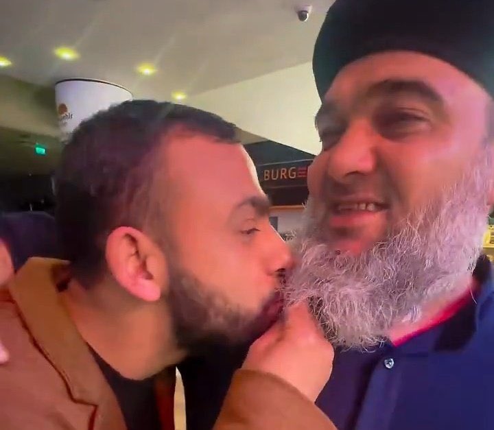 Kocaeli'de okul zilinde ilahi tartışmasında gözaltına alınan veli konuştu:

“Okulun tarikat ve dergah gibi bir imaja sokulmasından dolayı tepki gösterdim"