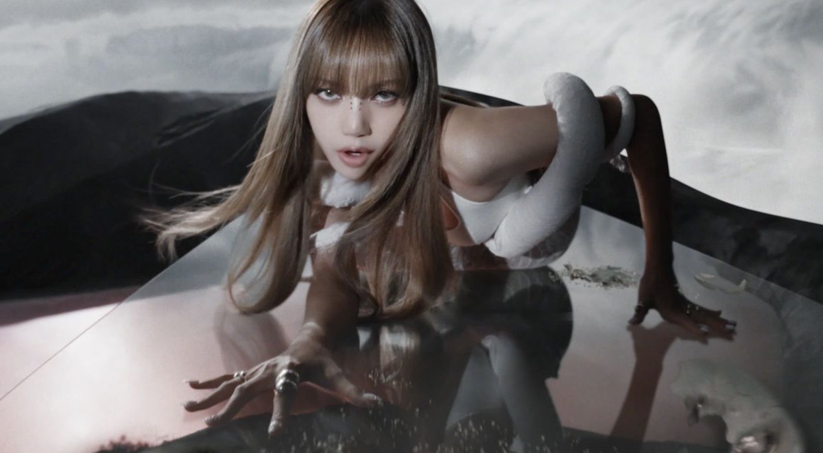 BuzzingPop's tweet photo. The music video for “GO” by BLACKPINK has surpassed 10 MILLION views on YouTube in just 7 hours. https://t.co/9vd3LSreBK