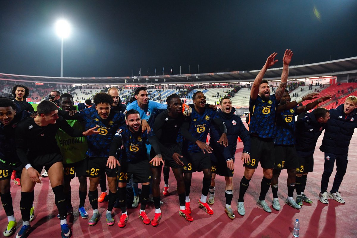 ActuFoot_'s tweet photo. 🚨 𝗟𝗜𝗟𝗟𝗘 𝗔 𝗨𝗡𝗘 𝗥𝗘𝗩𝗔𝗡𝗖𝗛𝗘 𝗔̀ 𝗣𝗥𝗘𝗡𝗗𝗥𝗘 𝗙𝗔𝗖𝗘 𝗔̀ 𝗔𝗦𝗧𝗢𝗡 𝗩𝗜𝗟𝗟𝗔 !! ❤️🤍

Les retrouvailles avec Emiliano Martinez 🇦🇷… 🥶 https://t.co/Dmgb7emRJR
