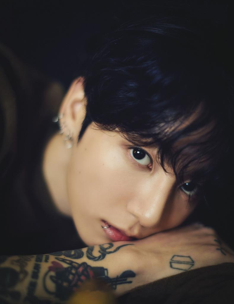 btschartpulse's tweet photo. #JungKook (11) is now the 2nd Asian Artist with the Most #1 Songs on the Worldwide iTunes Chart, surpassing BlackPink (9) https://t.co/6aDytdSobb