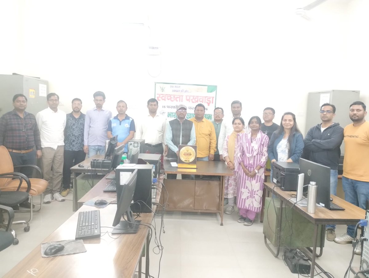 स्वच्छता पखवाड़ा 2026 के समापन समारोह के अवसर पर स्वच्छता एवं स्वच्छ कार्य वातावरण बनाए रखने में उत्कृष्ट योगदान देने वाले अधिकारियों एवं कर्मचारियों को सम्मानित किया गया।
उनकी समर्पित भावना हम सभी को स्वच्छ और स्वस्थ वातावरण बनाए रखने के लिए प्रेरित करती है।
#SwachhtaPakhwada