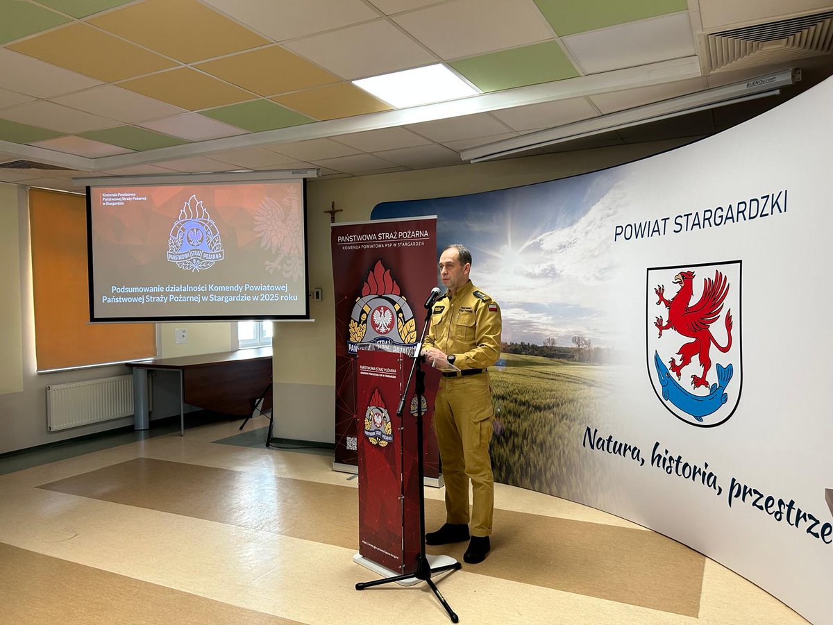 KPStargard's tweet photo. 27 lutego 2026 roku w sali sesyjnej Starostwa Powiatowego w Stargardzie odbyła się zbiórka w związku z podsumowaniem działalności Komendy Powiatowej Państwowej Straży Pożarnej w Stargardzie za rok 2025. https://t.co/muxYmk59yV