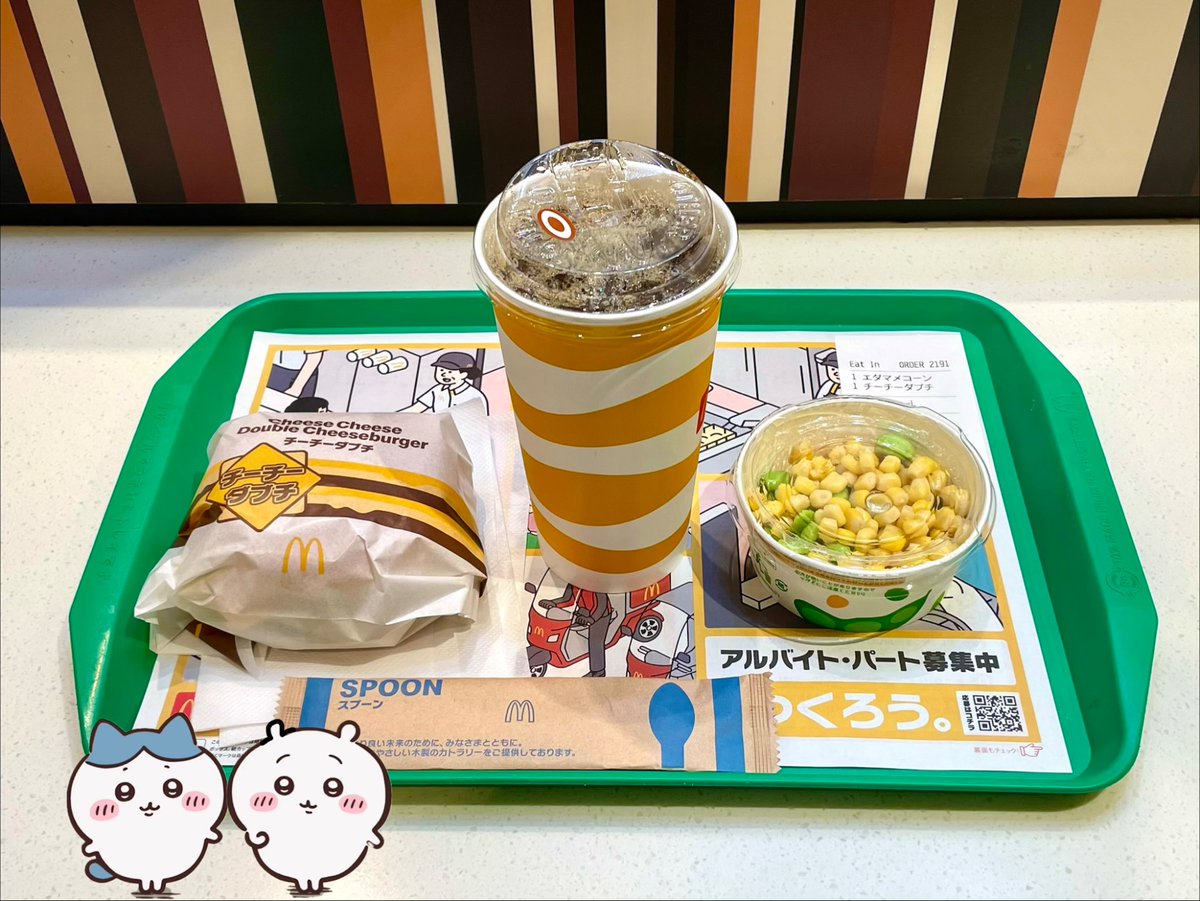 QG1YT4vcdFV2bND's tweet photo. 夕食🍲
#マック　
ダブルチーズバーガーに
ホワイトチェダー加わり
コクウマ倍増な
「チーズチーズダブルチーズバーガーの
（561kcal）のセット
サイドは
えだまコーン83kcal
Drinkは
プレミアムローストアイスコーヒー6kcal
ケチャップとピクルスetc
これこれ、これがハンバーガー🍔
超絶美味😋 https://t.co/z2rZTadiFQ