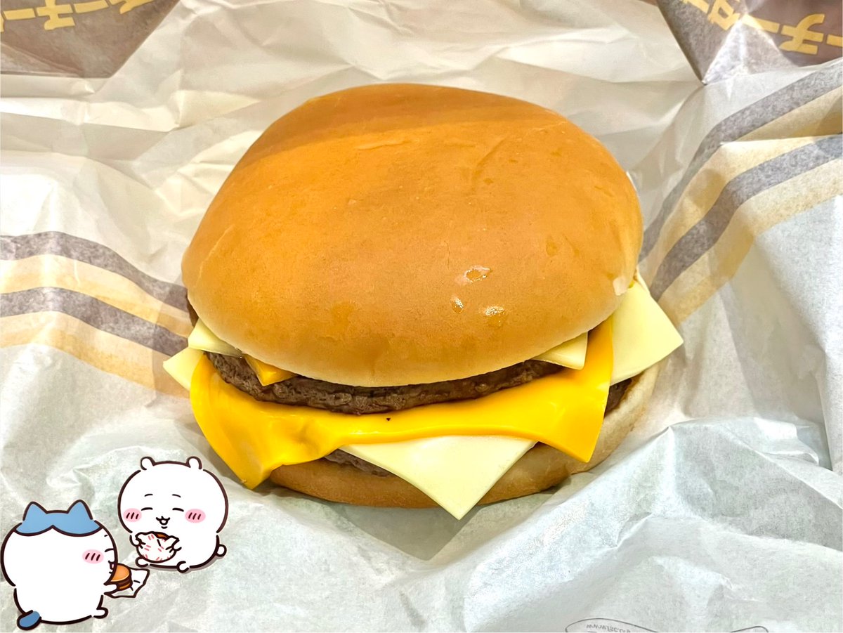 QG1YT4vcdFV2bND's tweet photo. 夕食🍲
#マック　
ダブルチーズバーガーに
ホワイトチェダー加わり
コクウマ倍増な
「チーズチーズダブルチーズバーガーの
（561kcal）のセット
サイドは
えだまコーン83kcal
Drinkは
プレミアムローストアイスコーヒー6kcal
ケチャップとピクルスetc
これこれ、これがハンバーガー🍔
超絶美味😋 https://t.co/z2rZTadiFQ