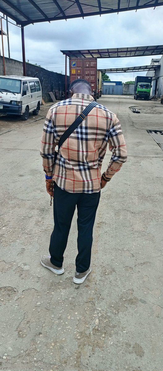 A little communication goes such a long way. If you're busy, say it. If you're upset, express it. If you're running late, let people know. If you don't want to do something, Say it . If you're unsure, ask. It's so simple but so important.
 Enjoy your weekend Fellas 🖤 ✊
#TGIF