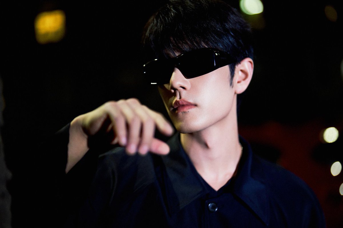 xztrendsetter's tweet photo. Proof that you don’t need eye contact to make eye contact with millions. Xiao Zhan in shades! 

XIAO ZHAN GUCCI SPRING

#XiaoZhanxGucciTrend26
#MFW26KingXiaoZhan https://t.co/y1sdGXDd2Q