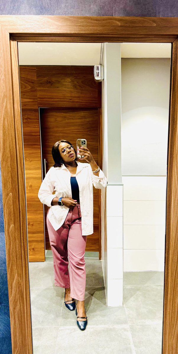 LwandzisileMas1's tweet photo. Caught reflections worth smiling at.📸🤭 https://t.co/RJzUeLfcWn