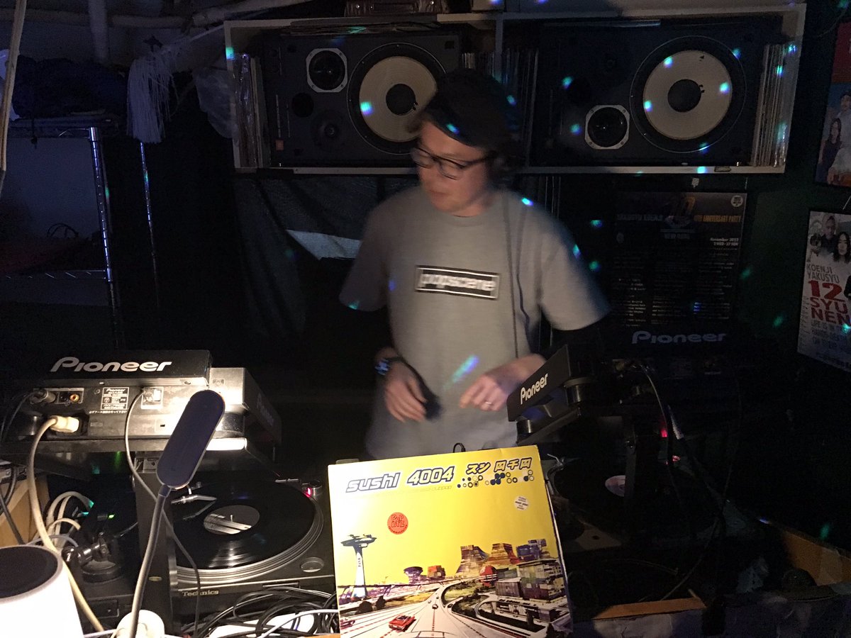 BigBeatの雄と言えばこの人、DJ hommaがRebellionに降臨！！！
古き良き青春のグルーヴをアナログで捌く様は圧巻。
#rebellionlight