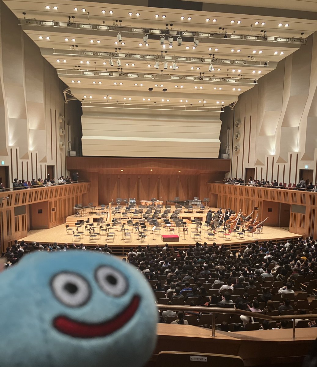 siroimu's tweet photo. 行かないわけがありませんでした
大好きなドラクエ4の大好きな曲のオケ生演奏聴けてめちゃ嬉しかった
3公演ともチケットとればよかった…
いつも聴いてるのは都響の演奏だったから、その違いも面白かった
ストリングス良〜〜〜〜ッって何回も思った
戦闘のシロフォンかっこよすぎた
#N響 https://t.co/XiIN5UTnh8