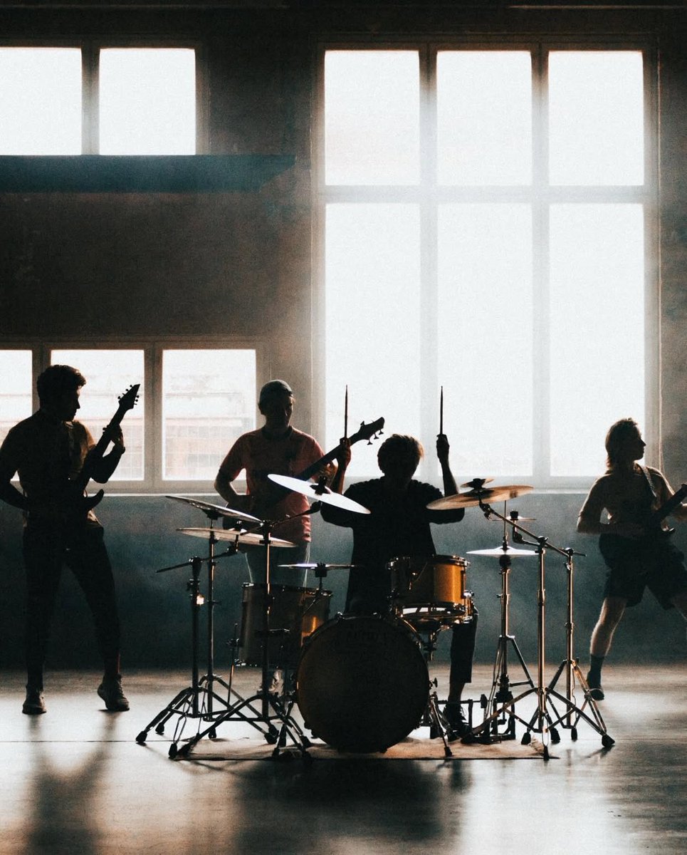 cloudsightfin's tweet photo. DEAD STARS FEAT KELLIN QUINN (Sleeping With Sirens) &amp; ADAM ON EARTH (ex-Oceano) IS OUT GO BANG YOUR HEAD TO IT 💀✨

#metalcore #newmusic https://t.co/G4g1kdQPnT