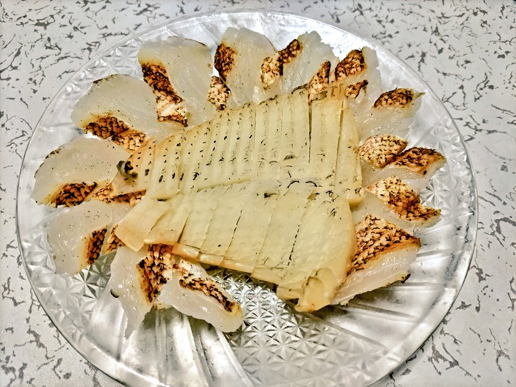 オオモンハタとアオリイカの炙り刺し( ﾟДﾟ)ｳﾏｰ