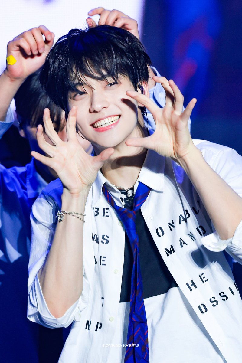 LOVE NO LABELS tweet media