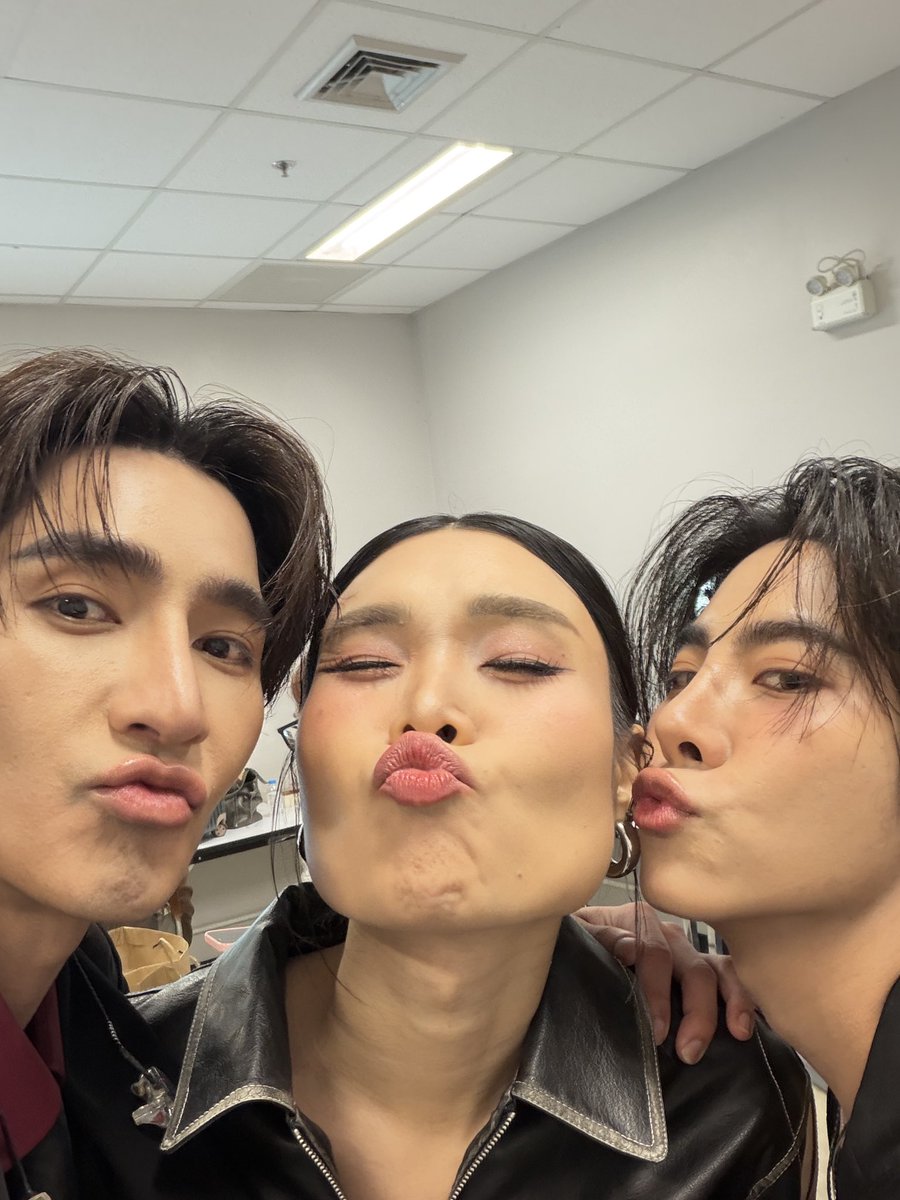 wixxiws's tweet photo. See u see u see u see u see u see u  #OnlyFriendsDreamOnEP1 https://t.co/cf0WejETbT