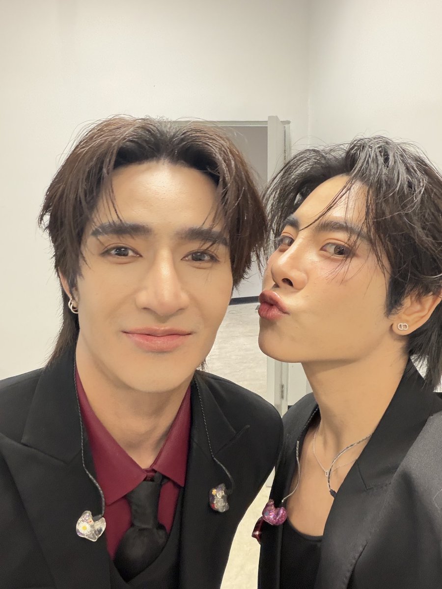 wixxiws's tweet photo. See u see u see u see u see u see u  #OnlyFriendsDreamOnEP1 https://t.co/cf0WejETbT