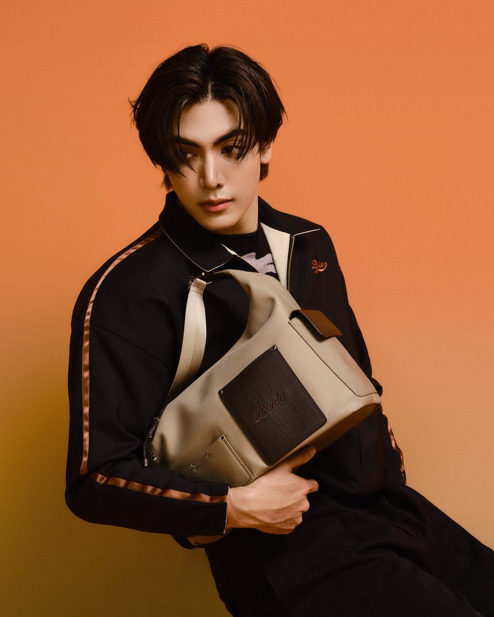 Sport luxe attitude with a clean, urban edge.

The Ace Shoulder Hobo Bag anchors the look with a structured form and everyday function, worn by Brand Muse Joong Archen for BONIA Spring Summer 2026.

Discover the #BONIAwithJoong collection online and in store.

#BONIA #BONIASS26