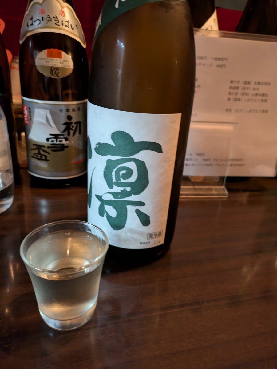 阿佐ヶ谷のよくわからない道のよくわからないビルの2階に日本酒の名店あった

「さん七」というお店