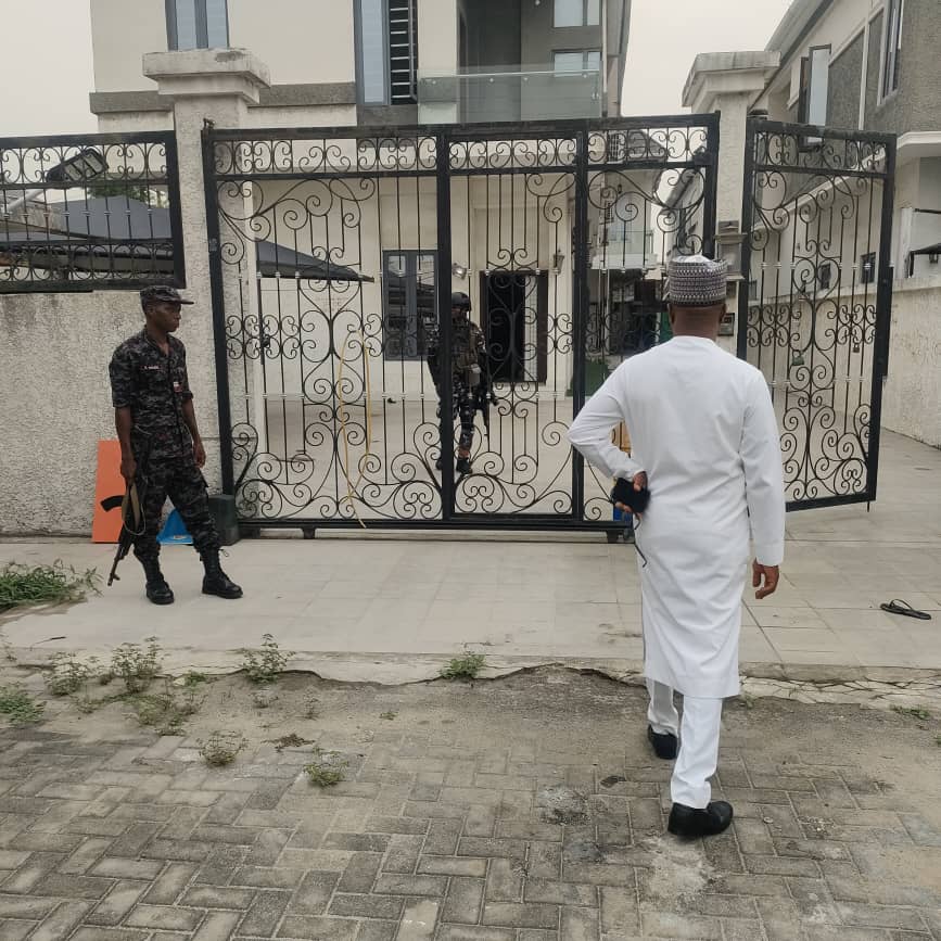 adesina_adele's tweet photo. 🏡 FOR SALE: Two 5-Bed Detached Houses + BQ in Chevy View Estate, Lekki! Buy one or both! 

💰 Price: ₦330m per unit (ONO ie 300-320m)
📍 Location: Chevy View Estate, Eti-Osa 

​Unit 1: Court Order & EFCC Handover Title (Court judgment enforcement)
Unit 2: Estate Offer Letter Title (Previously tenanted) 

​Both units are available for immediate physical inspection. DM for full details! 📩 

​#LagosRealEstate #Lekki #ChevyView #PropertyListing #Lagos