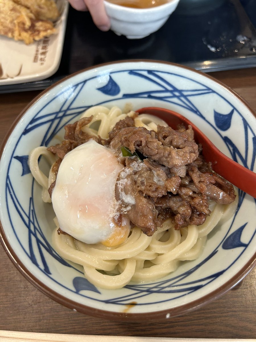 初めて食べた！
牛すき釜玉😋
美味しかった〜もう一杯もらえてお得😊
