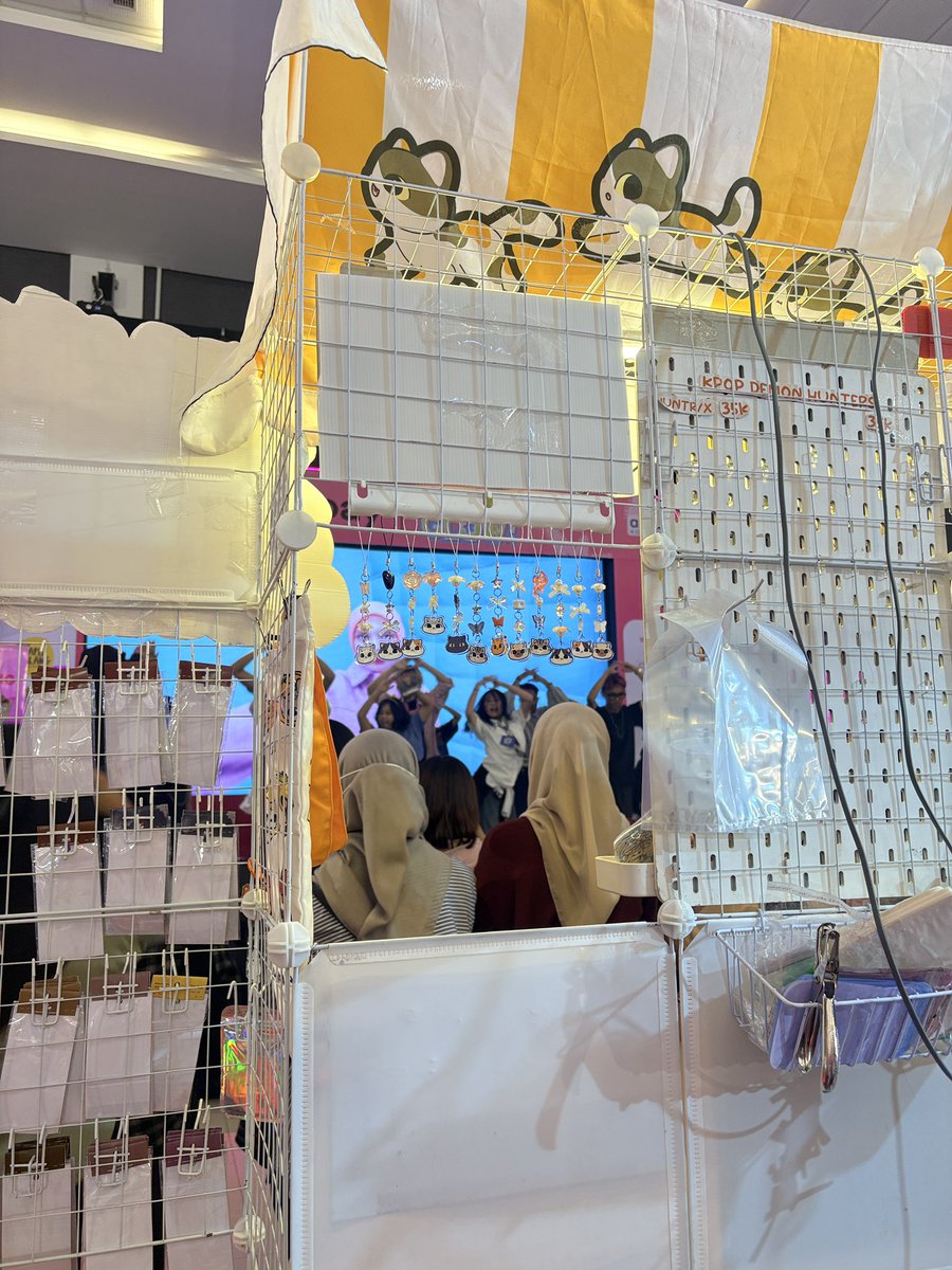 event beauty, jualan kucing, ada rpd😭😭😭