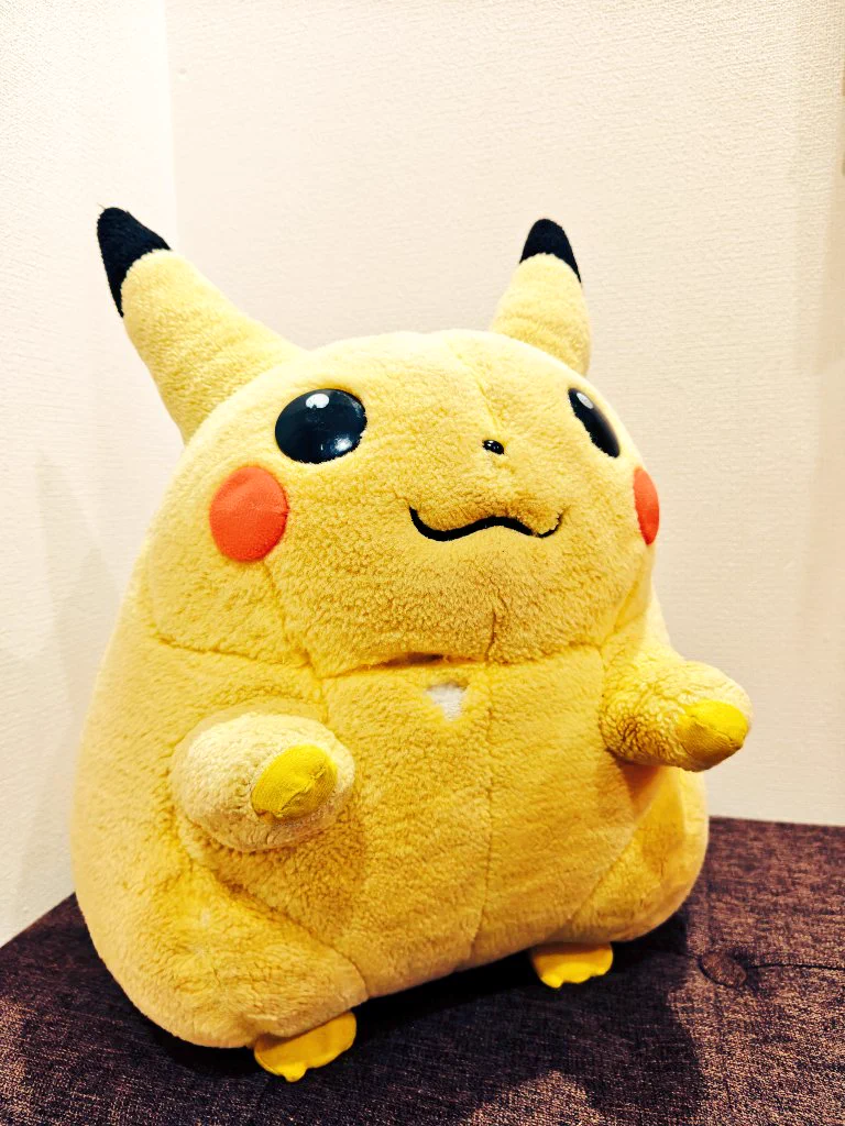 ポケモン30周年、懐かしの等身大ピカチュウが明日店頭販売開始
