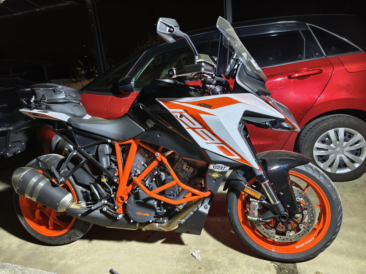 エンジンガード取り付け完了😁 1カ所どうやってもネジ山が合わない