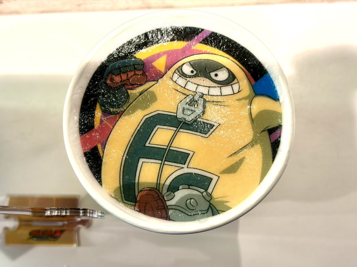 行ってきた！私は👁️せんせ食べました、🦑墨🍝が巻いてあるごはん系でした、クリームだとたくさん食べれないからしょっぱいの助かる、ただめちゃ食べづらかった😆
☁️くんはチョコミント、🎤せんせはマンゴー、どっちも一口ずつもらって爽やかで美味しかったです！