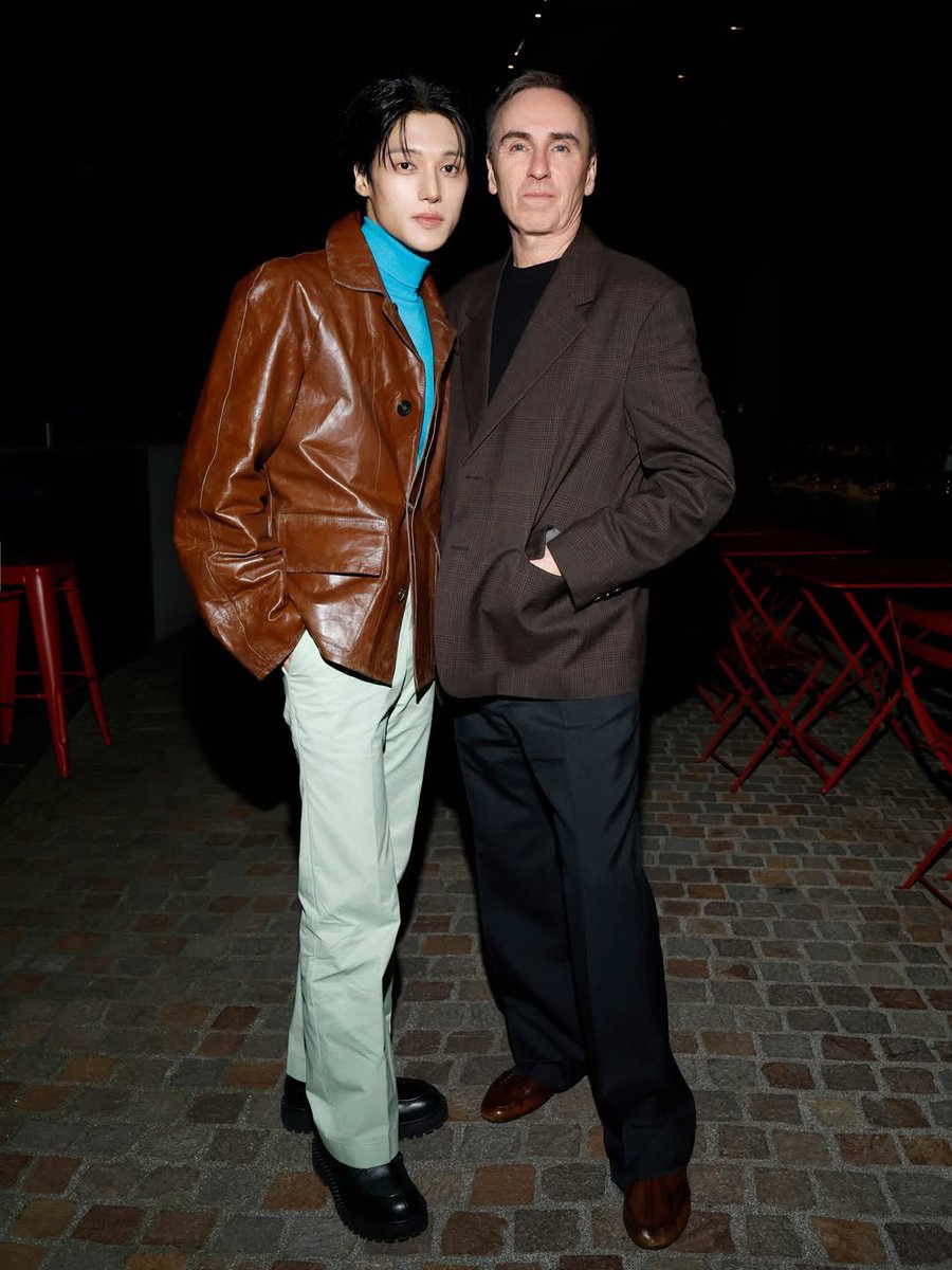 [📷] Wooyoung at the Prada post-show dinner

#WOOYOUNG #우영 #PradaFW26 #Prada