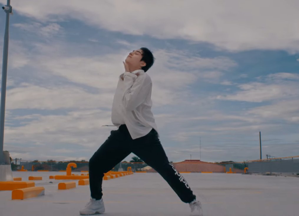 jao_bestie's tweet photo. I'm not crying, you are! This shot reminded me of trainee Jao.
Sakto pa yung lyrics na "Ngunit hindi nila kayang baliin ang iyong loob"

@JaoPaoJaoPao grabe yung growth! Sana proud na proud ka sa sarili mo bestie.

ALAMAT YUGTO MV    
#ALAMAT #ALAMATYugto https://t.co/LLl4BHyjZO