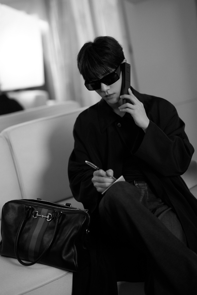 xiaozhanjapan's tweet photo. 2026/02/27
肖戦工作室微博更新
ミラノファッションウィーク
Gucci秋冬コレクションショー出席🌹
画像18枚公開（1/5）

XIAO ZHAN GUCCI SPRING
#XiaoZhanxGucciTrend26
#MFW26KingXiaoZhan https://t.co/KYJjtbtqlQ