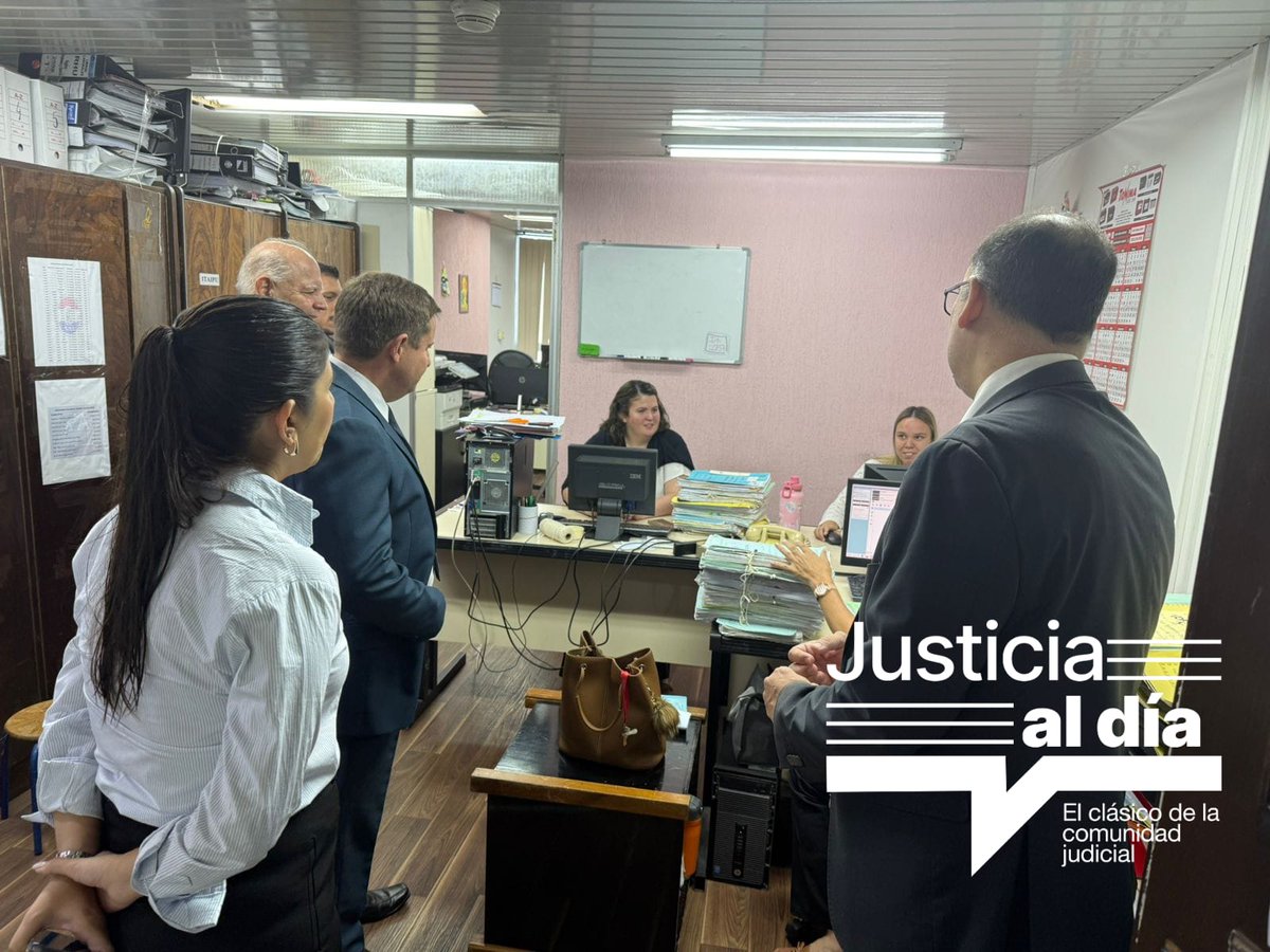 ⚖️El presidente de la Corte Suprema de Justicia, Alberto Martínez Simón y el vicepresidente primero Luis María Benítez Riera realizaron un recorrido sorpresa por los juzgados laborales de Capital, para ajustes y mejoras en la infraestructura.