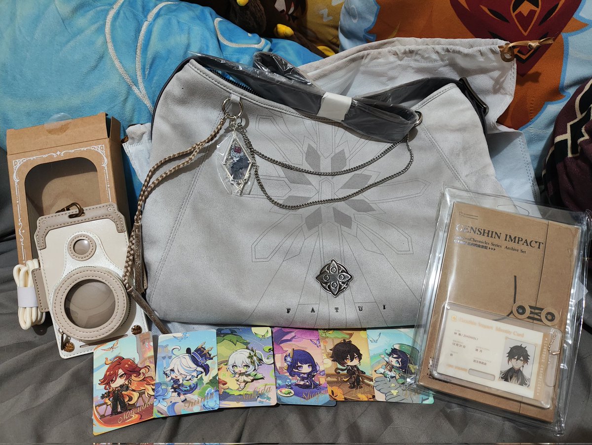 FlyingDuckman6's tweet photo. Baru juga ni tas fatui sampai rumah, uda muncul aja ni pengumuman outfit childut 💆‍♀️
Makasih ya kak @fafafuwashop sudah bantuin jajan. Ga sabar nunggu jaket fatui dtg, mohon bantuannya utk jajan selanjutnya 😆 https://t.co/CQxXWgT4FC