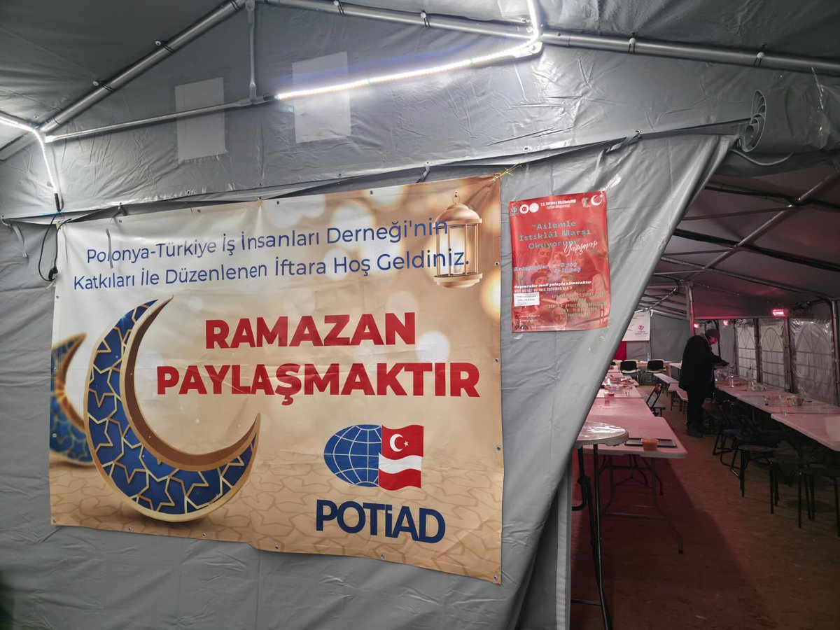 PotiadDernek's tweet photo. Potiad olarak her yıl Diyanet İşleri Başkanlığı ve Türkiye Diyanet Vakfı ile birlikte organize ettiğimiz ve geleneksel hale getirdiğimiz iftar programımızı bu yıl da Varşova’da sürdürüyoruz.

Tatarska 8 adresinde bulunan mescid yerleşkesinde, Ramazan ayı boyunca birlik ve beraberlik içinde gerçekleştirdiğimiz iftar programımıza sizleri de davet etmekten mutluluk duyarız.

İslam âleminin mübarek Ramazan ayını en içten dileklerimizle tekrar kutluyor; iftar soframızın kurulmasına desteklerini esirgemeyen tüm gönüldaşlarımıza teşekkür ediyoruz.

Polonya Türkiye İş İnsanları Derneği

#RamazanAyı #Polonya’daRamazan #Polonya’daYaşam