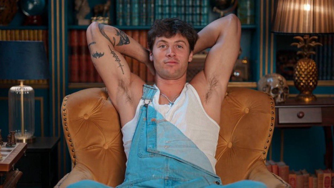 One last armpit shot. For luck. 

#TraitorsUS