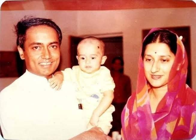 gadarwas's tweet photo. मप्र० के पूर्व मुख्यमंत्री श्री दिग्विजय सिंह जी की धर्मपत्नी श्रीमती आशा सिंह जी (रानी साहिबा) की पुण्यतिथि पर उन्हें सादर नमन। 
        आज पुण्यतिथि पर आपको आदरपूर्वक स्मरण कर श्रद्धाञ्जली अर्पित करते हैं। सादर नमन...

@digvijaya_28
@JVSinghINC https://t.co/IaNdIT2IU5