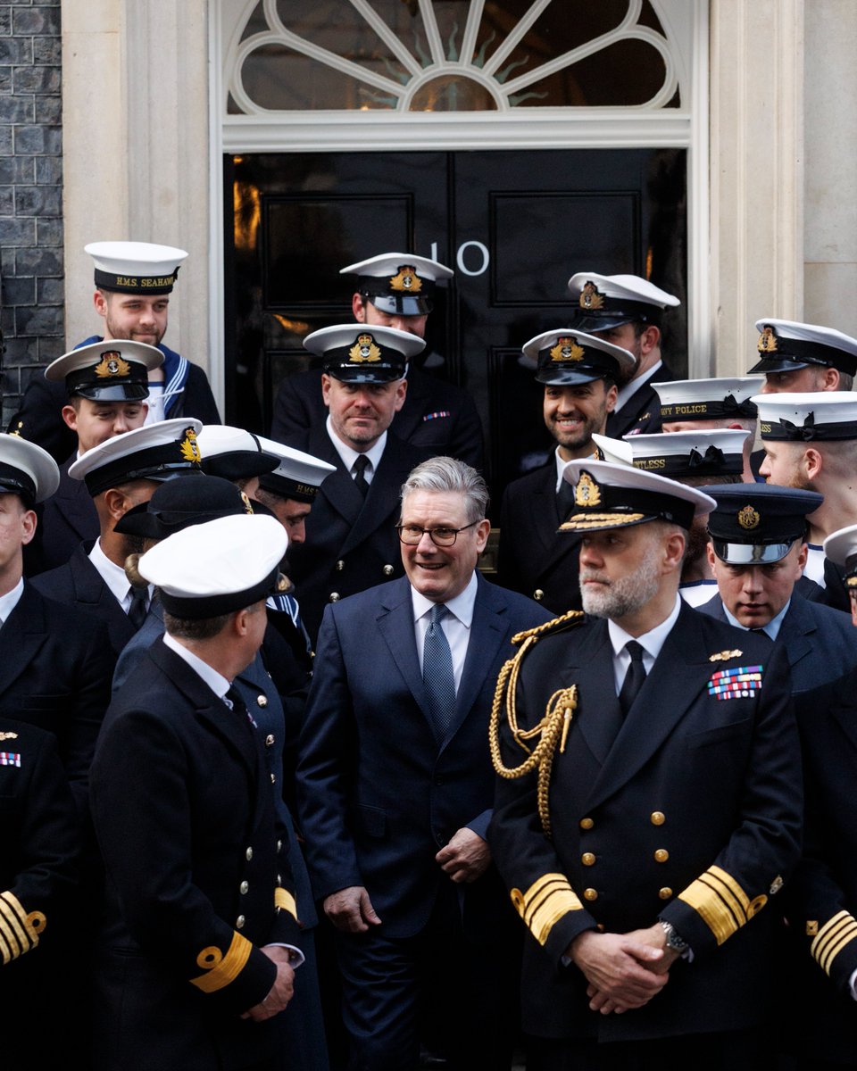 Royal Navy tweet media