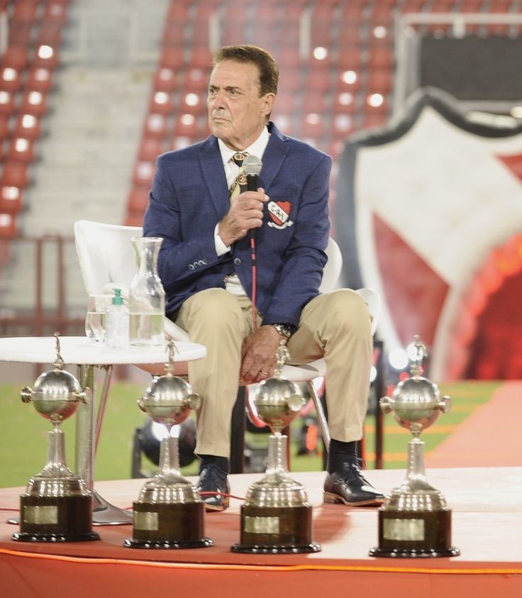 Para estar entre los grandes, hay que ser Pepé Santoro.

Feliz cumpleaños a uno de los más grandes de los nuestros.

#Independiente te ama ♥️