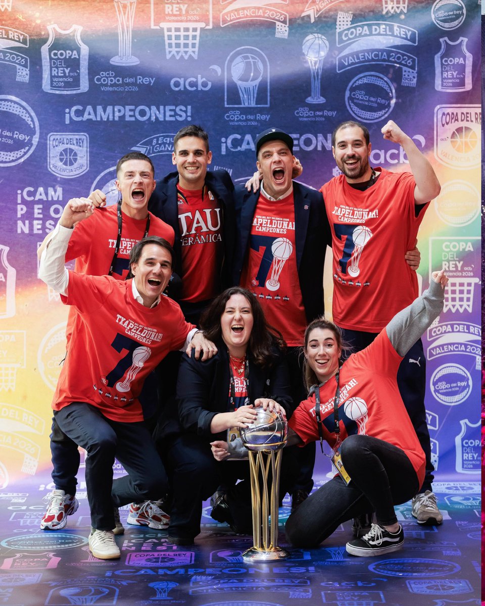 Janire_fdez's tweet photo. Copa del Rey 2026 🏆 Ha sido una experiencia increíble… ni en mis mejores sueños me lo habría imaginado así.

Qué suerte tener compañeros como vosotros. Gracias por hacerlo tan fácil y por convertir el trabajo en algo que se disfruta. 

L’abbiamo rivissuto alla grande✈️🫂 https://t.co/vEa6C96ySO