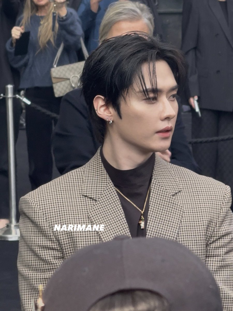 I SAW LEE KNOW OMG

#LeeKnowXGucciMFW
#GucciPrimaveraXLeeKnow
#LeeKnow