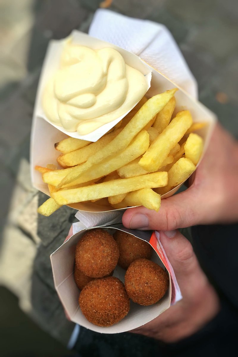 junedarville's tweet image. 🇧🇪 𝟏𝟎 𝐚𝐛𝐬𝐨𝐥𝐮𝐭𝐞𝐥𝐲 𝐝𝐞𝐥𝐢𝐜𝐢𝐨𝐮𝐬 𝐦𝐮𝐬𝐭 𝐭𝐫𝐲 𝐁𝐞𝐥𝐠𝐢𝐚𝐧 𝐬𝐭𝐫𝐞𝐞𝐭 𝐟𝐨𝐨𝐝𝐬
🇧🇪 You bet that there is far more to eat than just Belgian #fries and #waffles! #streetfood 
🇧🇪 𝐑𝐞𝐚𝐝 𝐦𝐨𝐫𝐞 &amp;gt;&amp;gt; lucandjune.com/belgian-street…