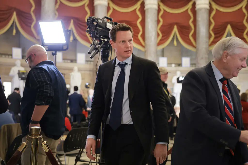rossbclark81's tweet photo. CBS News and CNN staffers fear ‘disaster’ as Paramount wins Warner Bros battle
Decision by Netflix to walk away from takeover leav...
News link: https://t.co/NcptyrAFPS
Last update news link: https://t.co/HsnJGp6QvW
#netflixstock #warnerbros #davidellison #nflxstock
#netflix https://t.co/9NjRo7IV1k