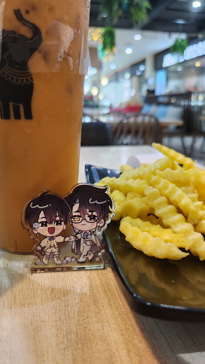 Tadi diajak mokel sama mereka 

Anyway standee dari <a href="/JDEventsINA/">🍵 Dreamer's Pour 📌 Aftersales</a> sudah sampai dengan opsi pengiriman lenejek 👯‍♀️✨️🔥