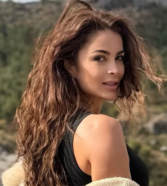 Uno se volvió un asesino; la otra, una potencial asesina al volante.

Madurar es aceptar que el accidente de Laura Spoya pudo terminar como el que ocasionó Adrián Villar. Aquí nada de “irresponsabilidad”. Lo que hicieron fue un accionar criminal. Solo que la otra tuvo suerte.