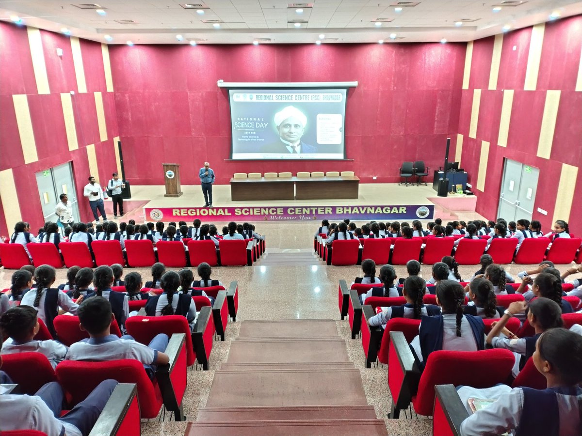 krupaba_pa67368's tweet photo. #NationalScienceDay celebrated with great enthusiasm @RSCBhavnagar ,Interactive #activities, #experiments, and #inspiringsessions encouraged students to think #scientifically and #innovate for a better tomorrow. https://t.co/DDl5542601