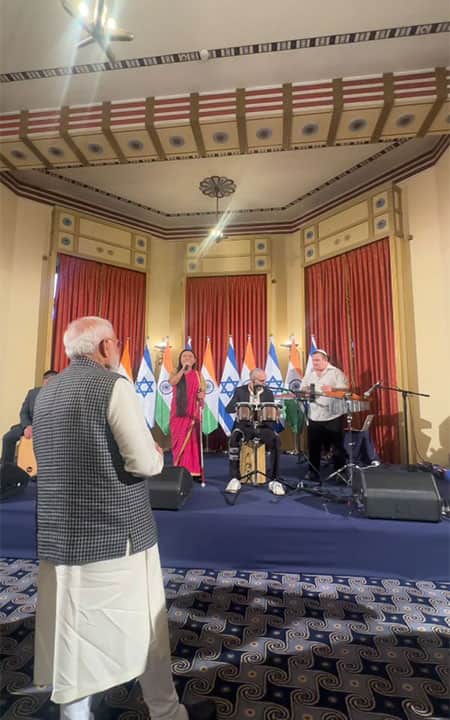 ShivBhakt_Abhi's tweet photo. A divyang artist unites India-Israel with a performance on 'I Love My India'!
🇮🇳🤝🇮🇱
https://t.co/jEyAONEc6g
#PMModiInIsrael https://t.co/fUAJeO658c