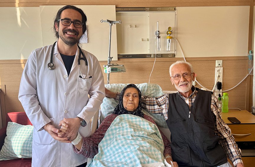 NEUniversitesi's tweet photo. Üniversitemiz Tıp Fakültesi Hastanesi’nde 83 Yaşındaki Hastanın Kalbi "Özel Operasyonla" Rahatlatıldı. ♥️🩺

Kalp kapak yetmezliğine bağlı rahatsızlıkları artan 83 yaşındaki hasta, şikayetlerine son vermek için Üniversitemiz Tıp Fakültesi Hastanesi’nde kasıktan girilerek gerçekleştirilen özellikli işlemle tedavi edildi.🧑🏻‍⚕️

#NEÜ♥️

➡️https://t.co/t89EfB1f7K