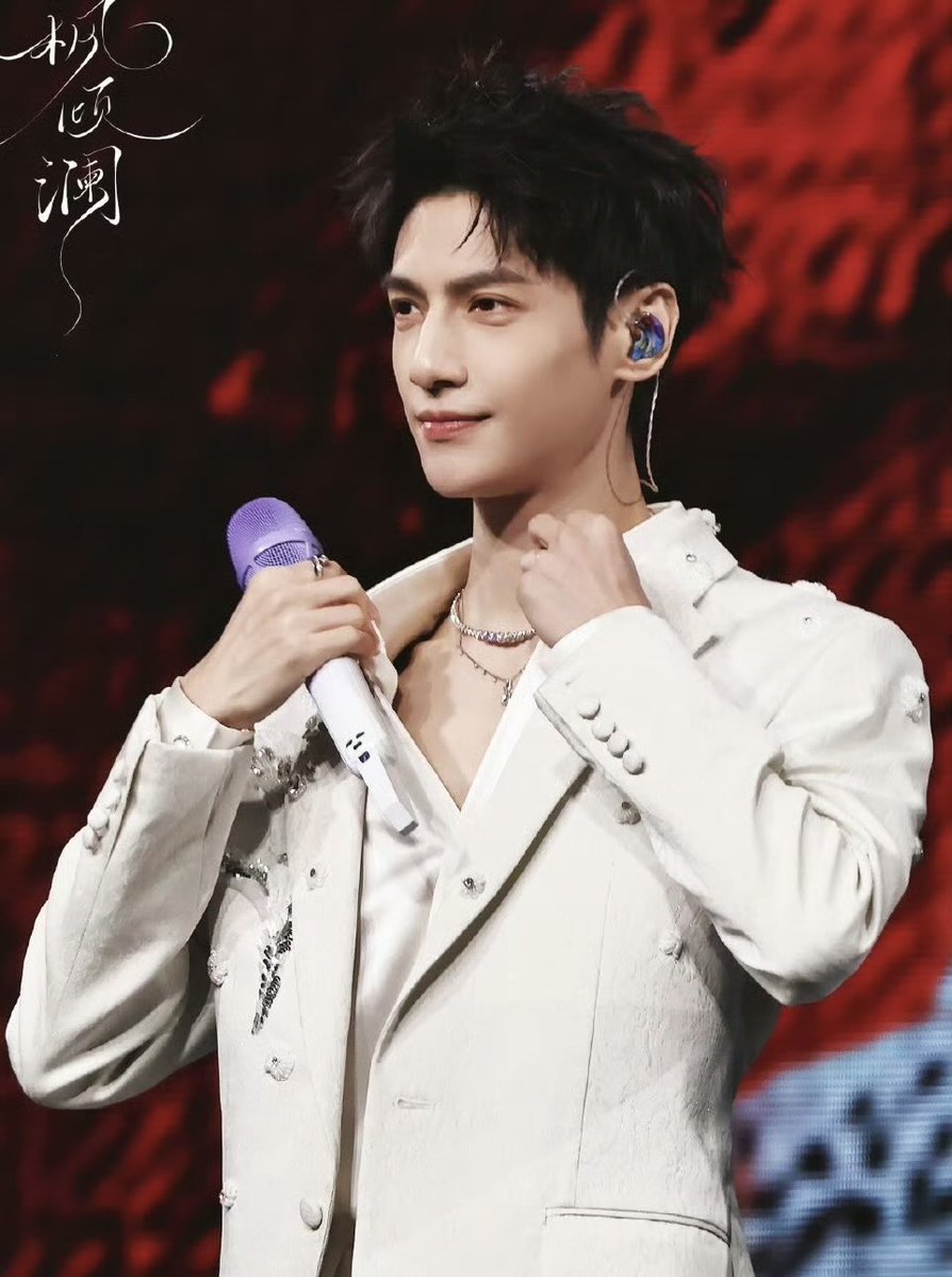 あかんよ？そんなに広げたら…あかんて…(ありがとう熙熙💜)

#罗云熙 #LuoYunxi