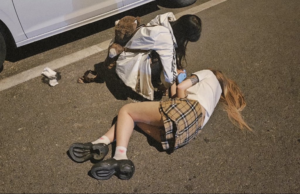 她的脚臭我的爱 tweet media